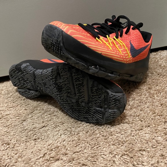 KD youth shoes - Picture 2 of 3